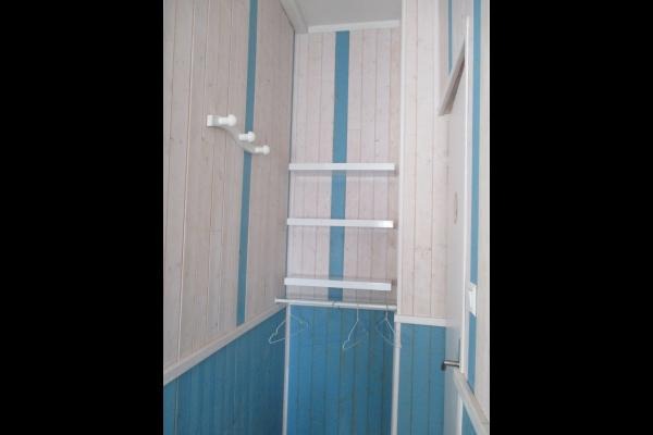 rangement dans chambre bleue