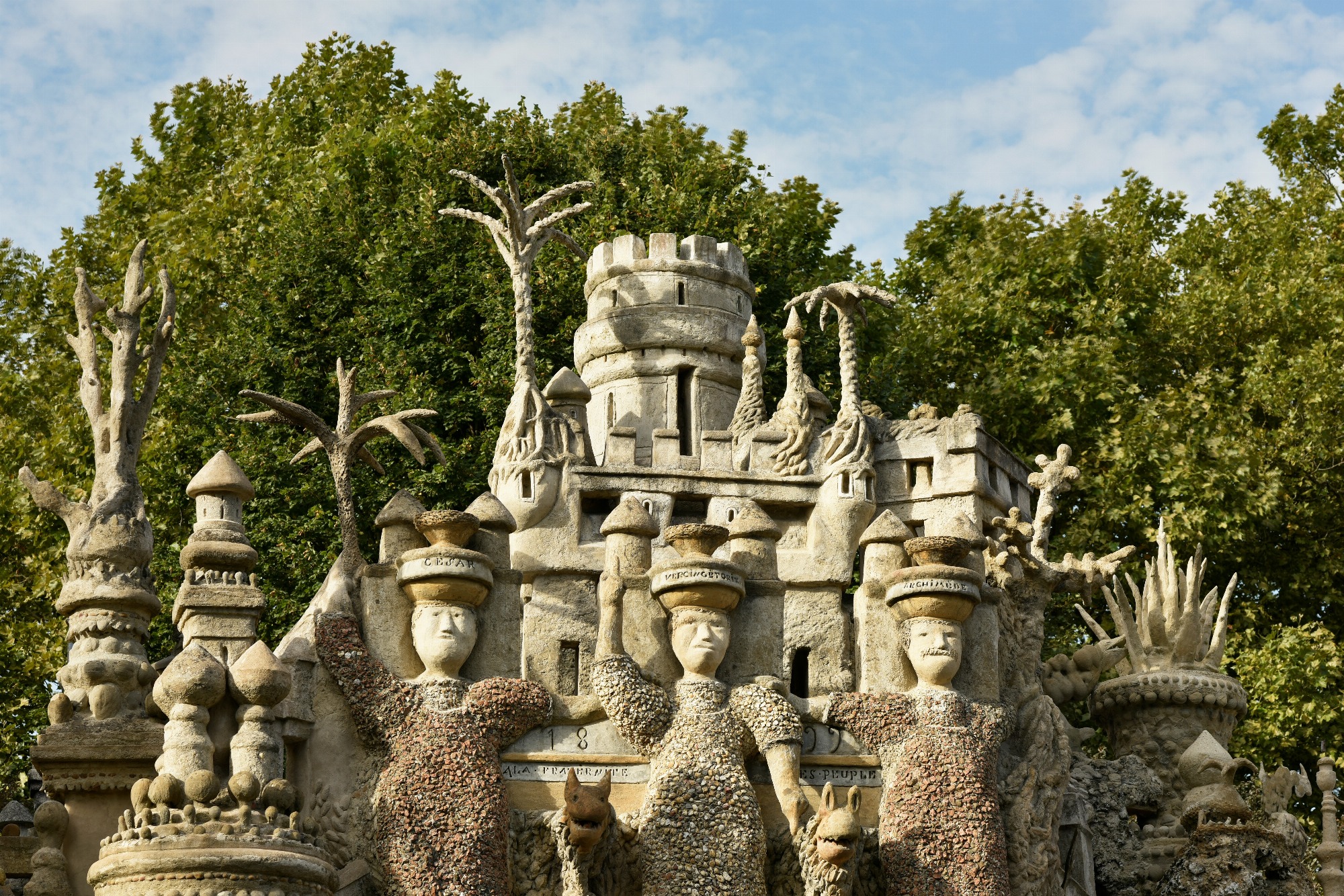 Palais idéal du facteur Cheval (les 3 Géants)