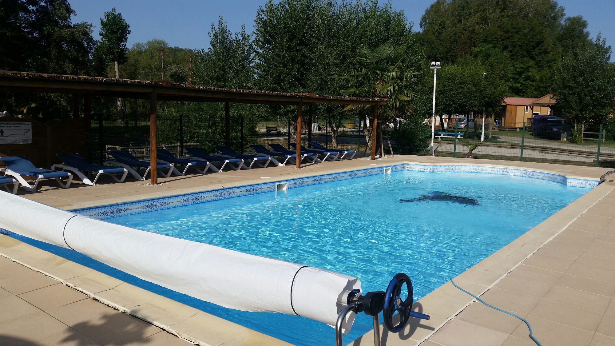 piscine  camping chant merle