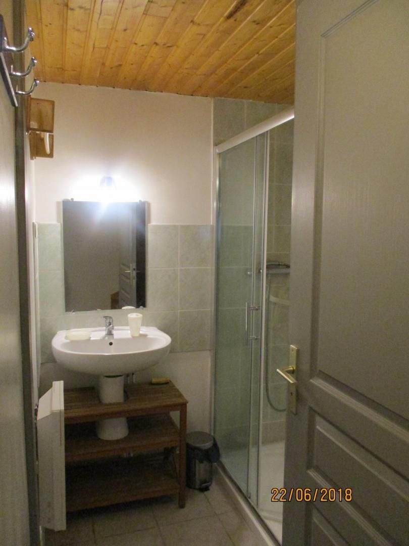 la salle de bains du rez de chaussée