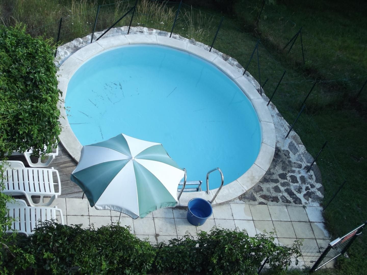 La piscine partagée vue de dessus