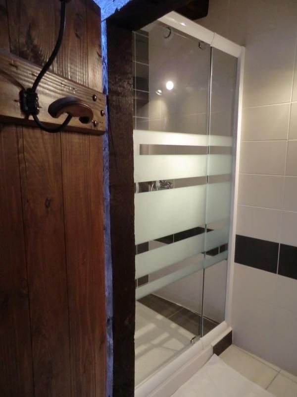 Salle d'eau de la chambre à l'étage