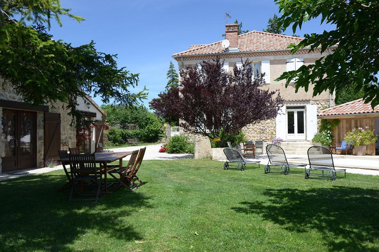 Chambres rez-de-chaussée vue sur piscine
La pradella