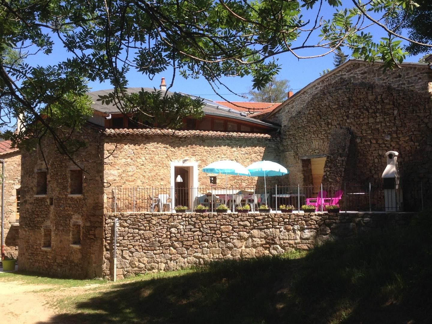 terrasse avec barbecue 