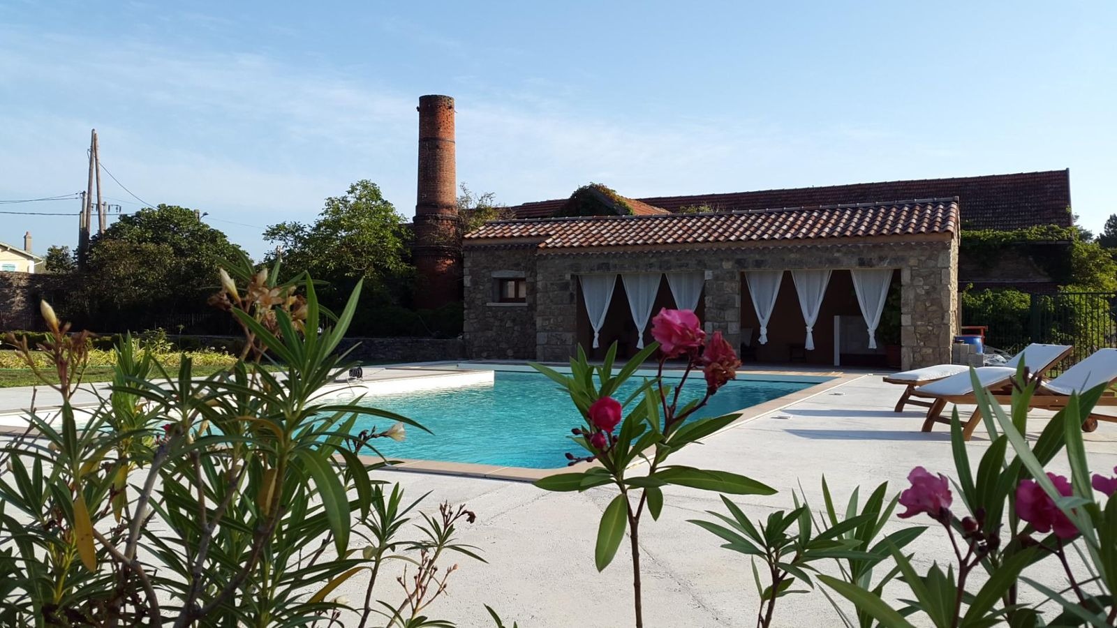 Piscine partagée du Domaine de Chamard