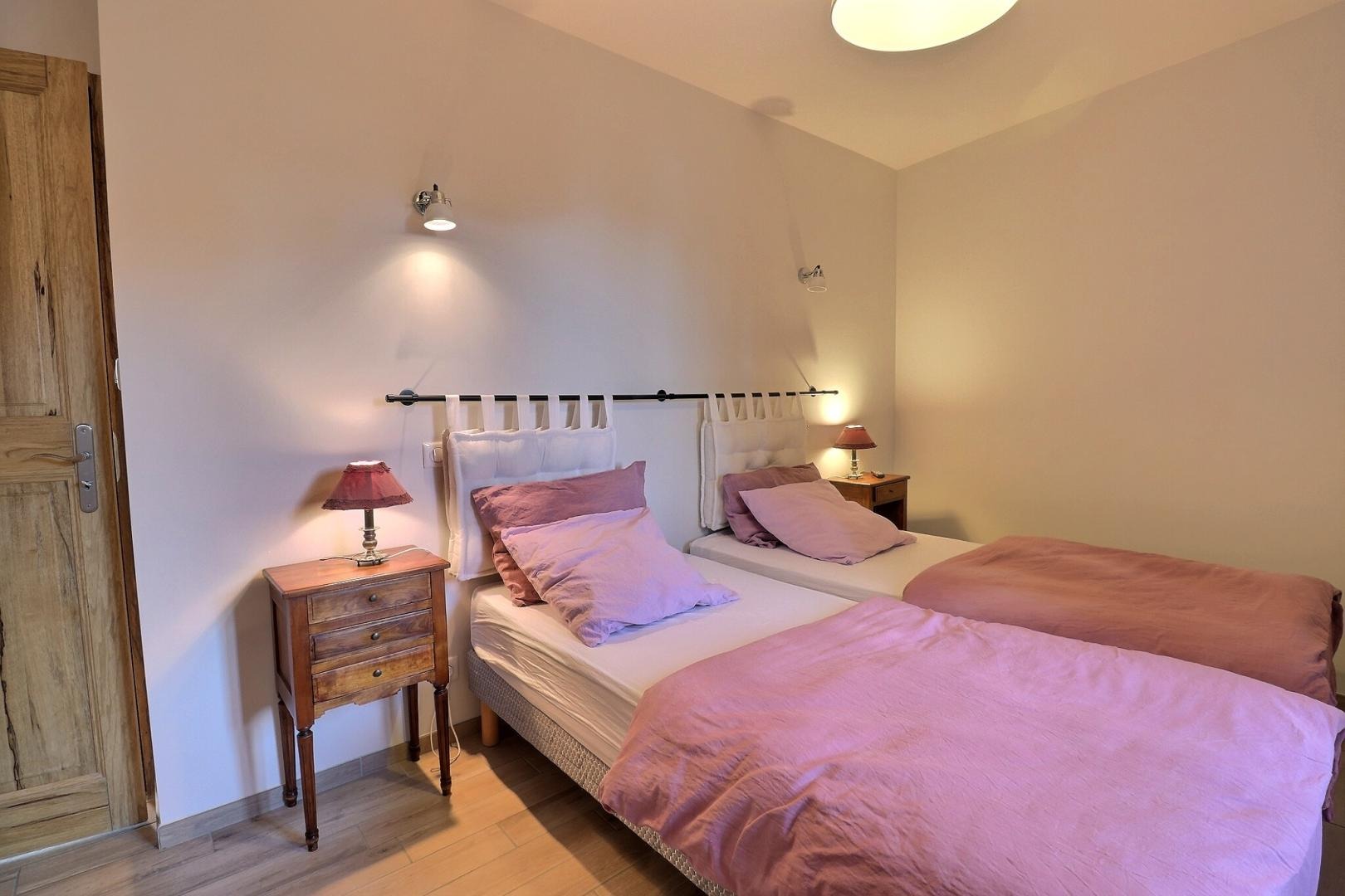 Chambre avec 2 lits en 90 et TV