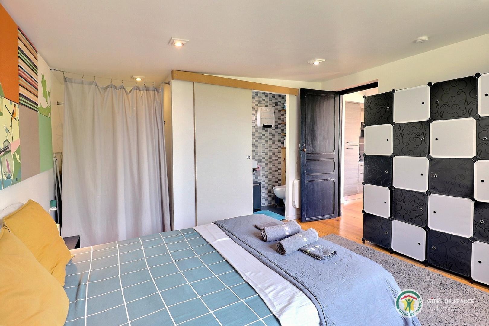 Chambre avec lit en 140