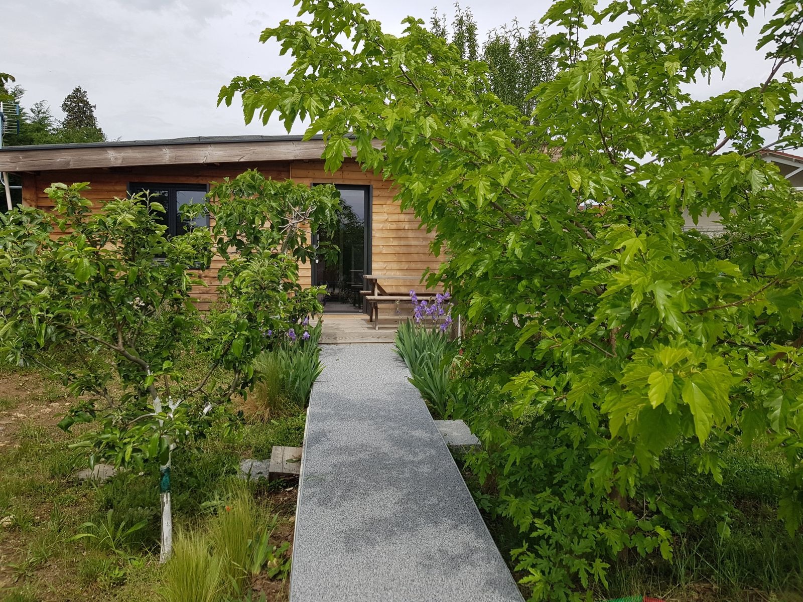 Allée privative menant au gîte 