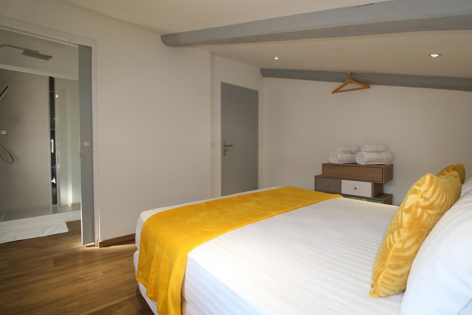 Chambre parentale avec salle d'eau privative (lit en 160 x 200)