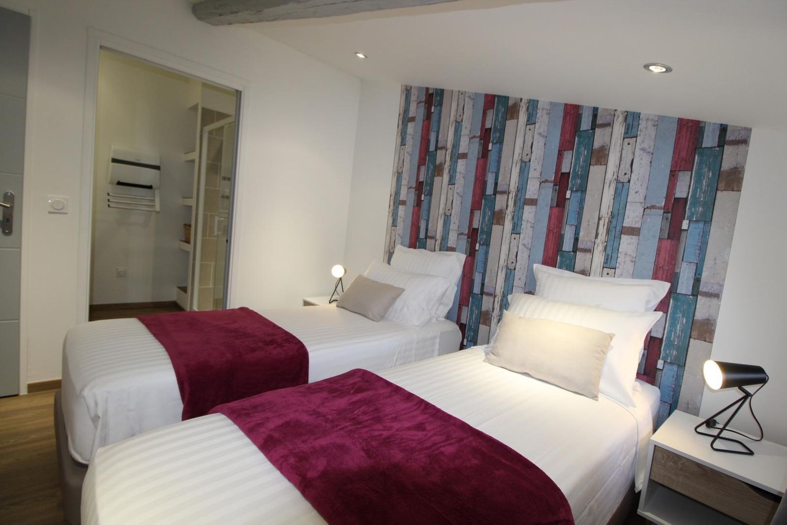 Chambre double/twin avec salle d'eau privée (lit en 160 x 200 ou 2 lits séparés sur demande)