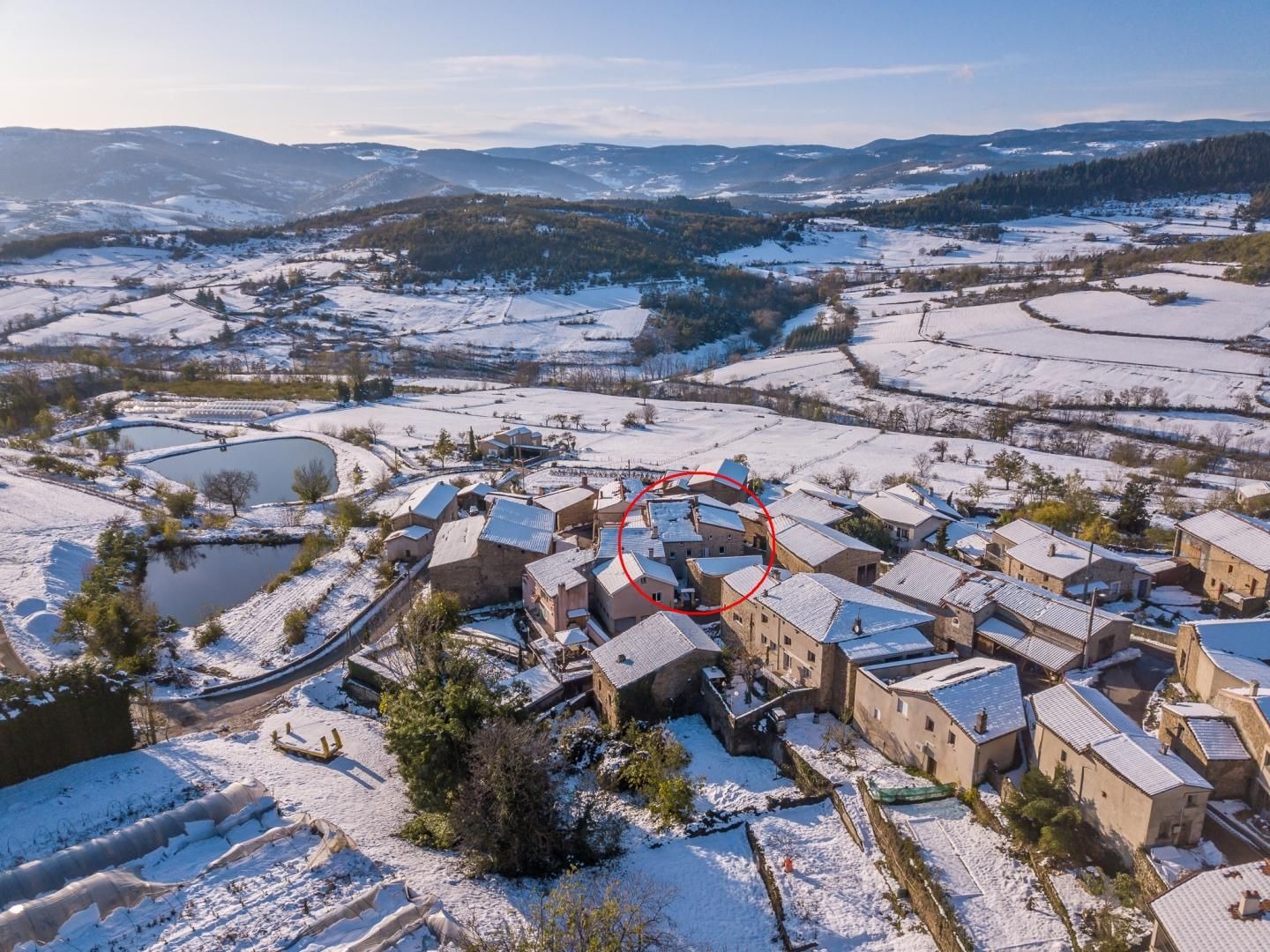 Le Gîte au coeur du village enneigé! 