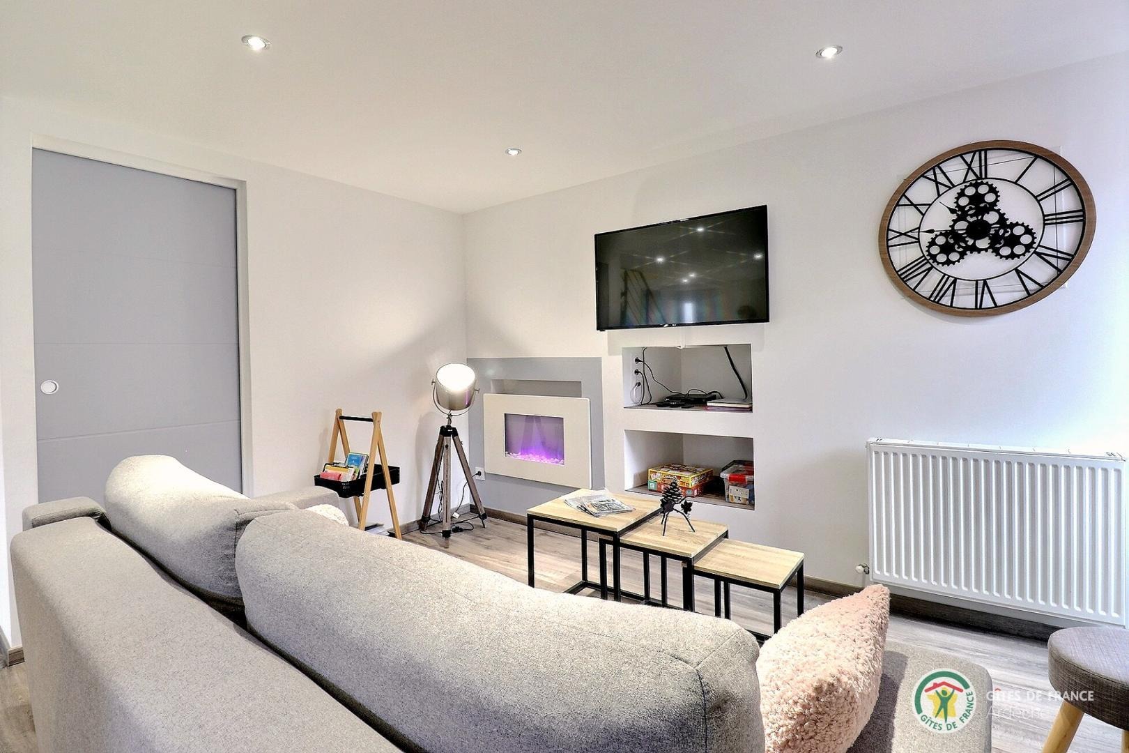 La pièce de vie avec coin salon