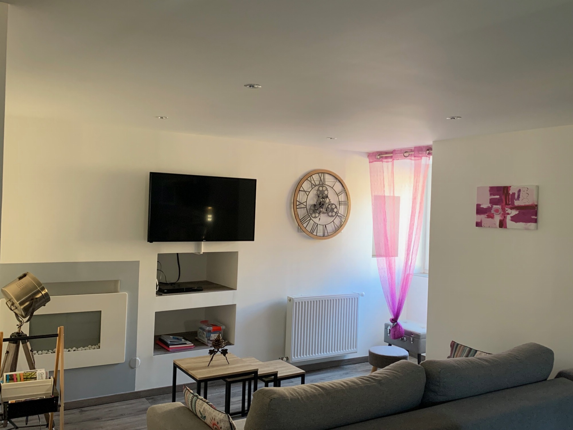 Salon avec écran plat