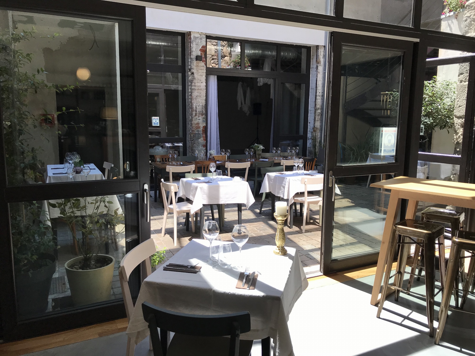 La cour au printemps