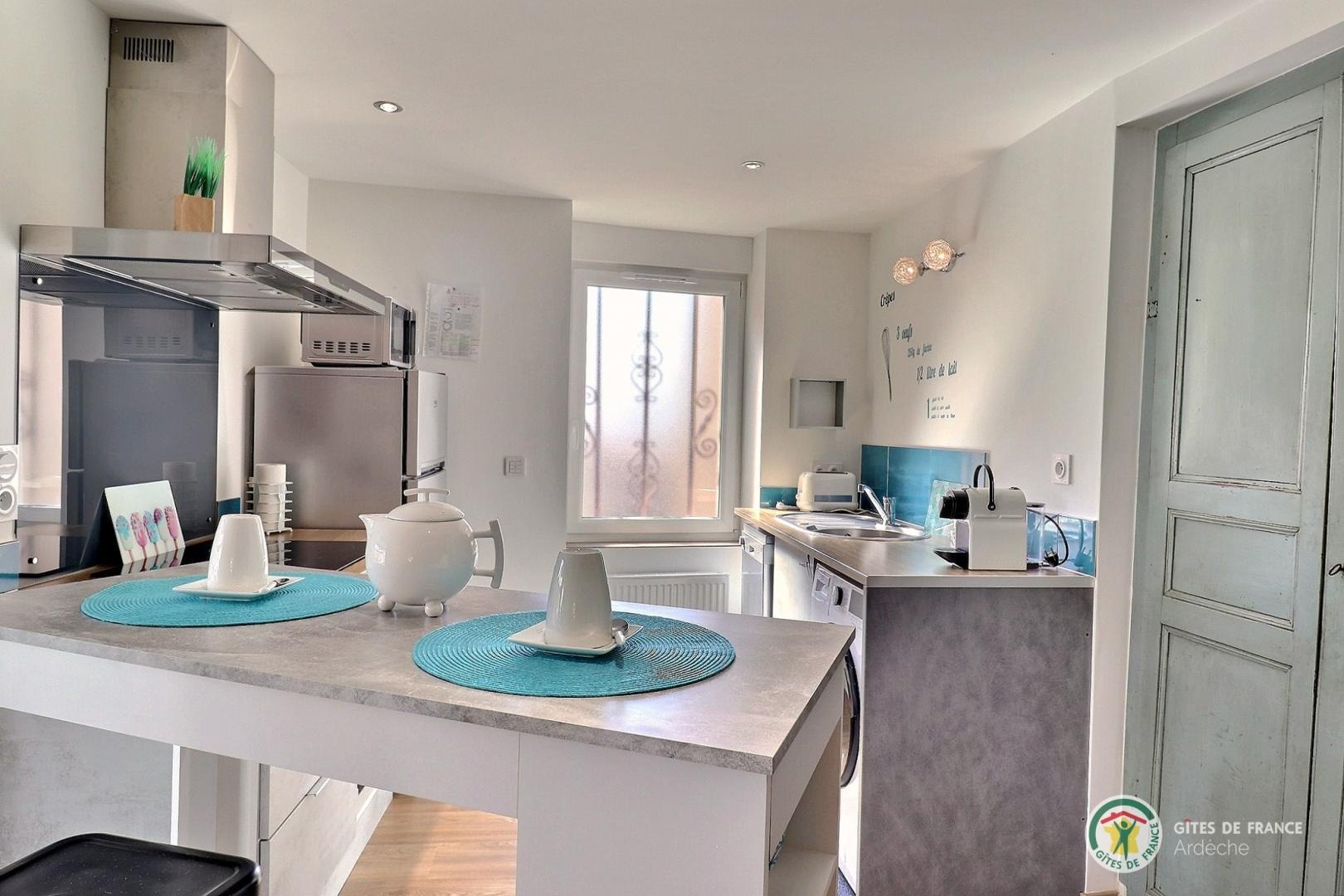 Espace cuisine équipée.