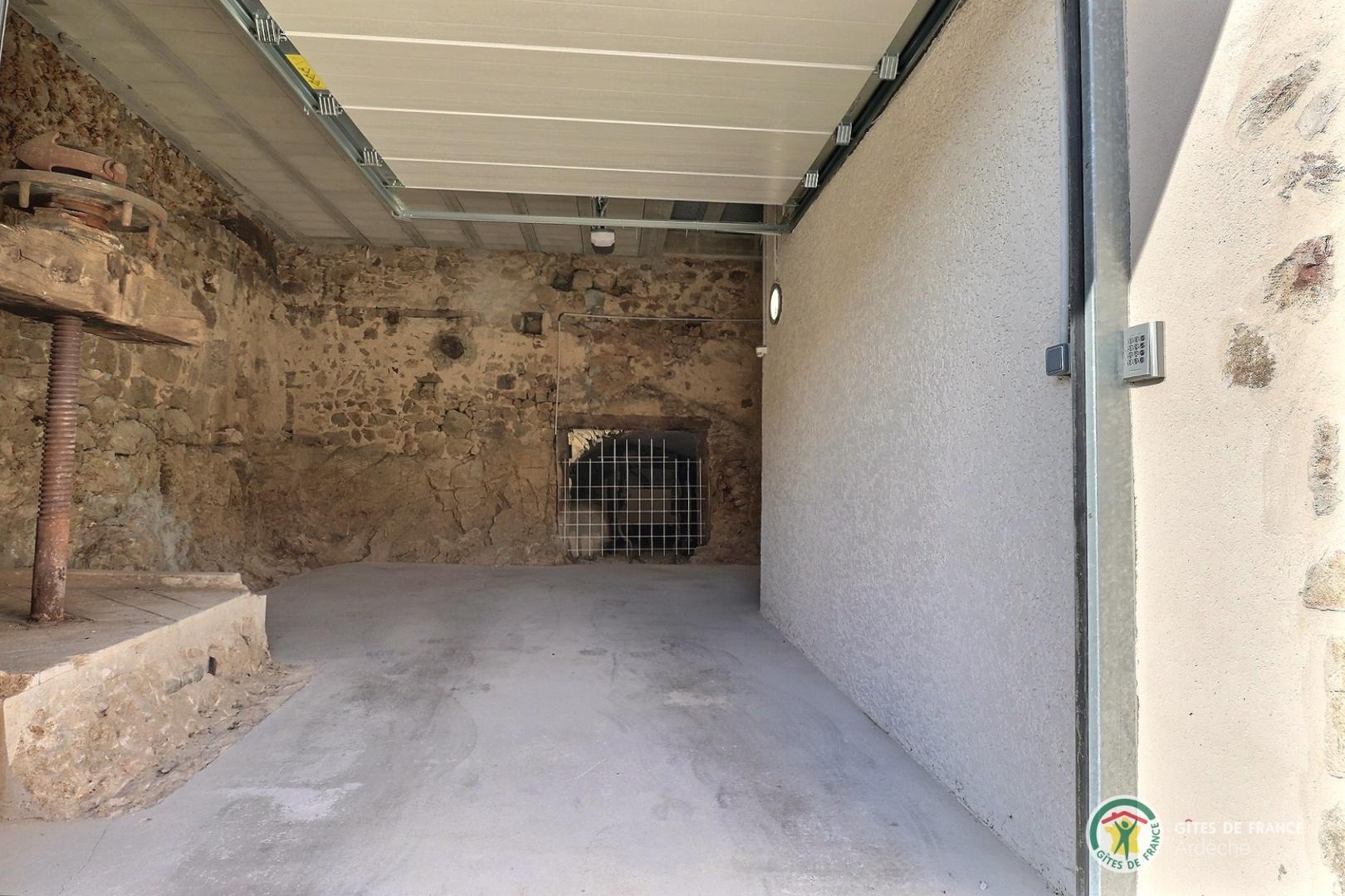 Garage privé fermé.