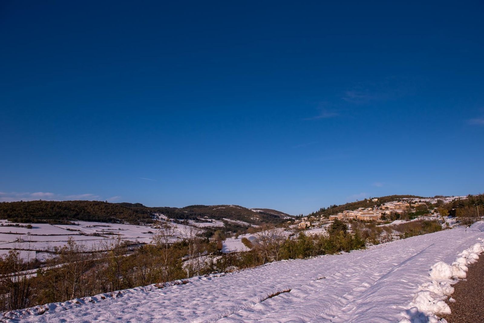 Vue panoramique du village sous la neige!