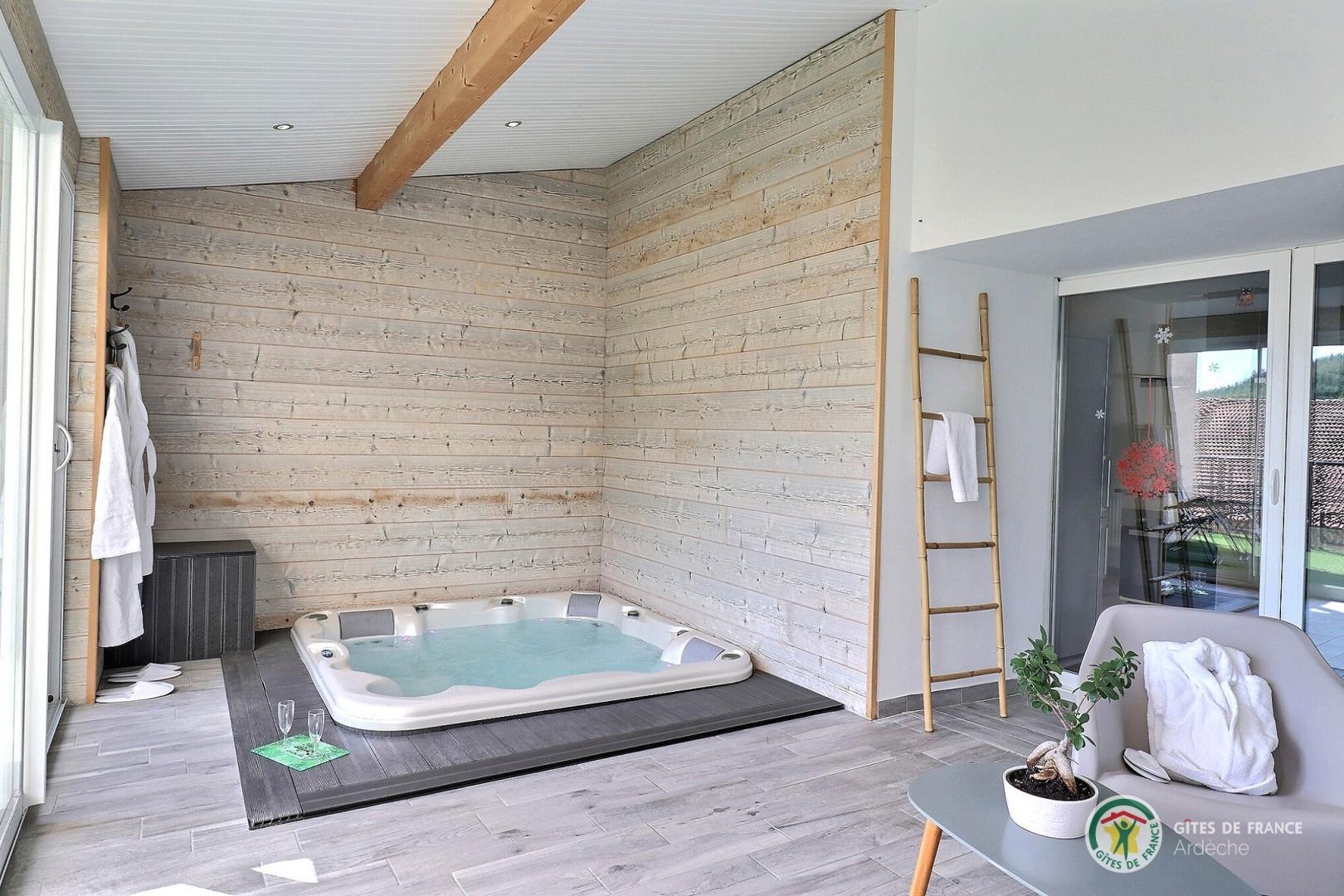 Espace SPA climatisé l'été et chauffé l'hiver.