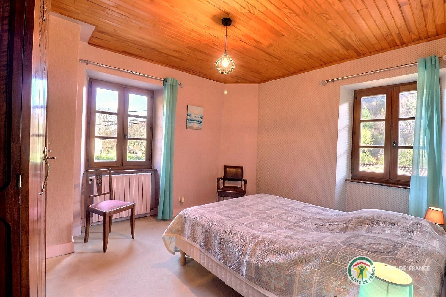 Première chambre avec lit en 140