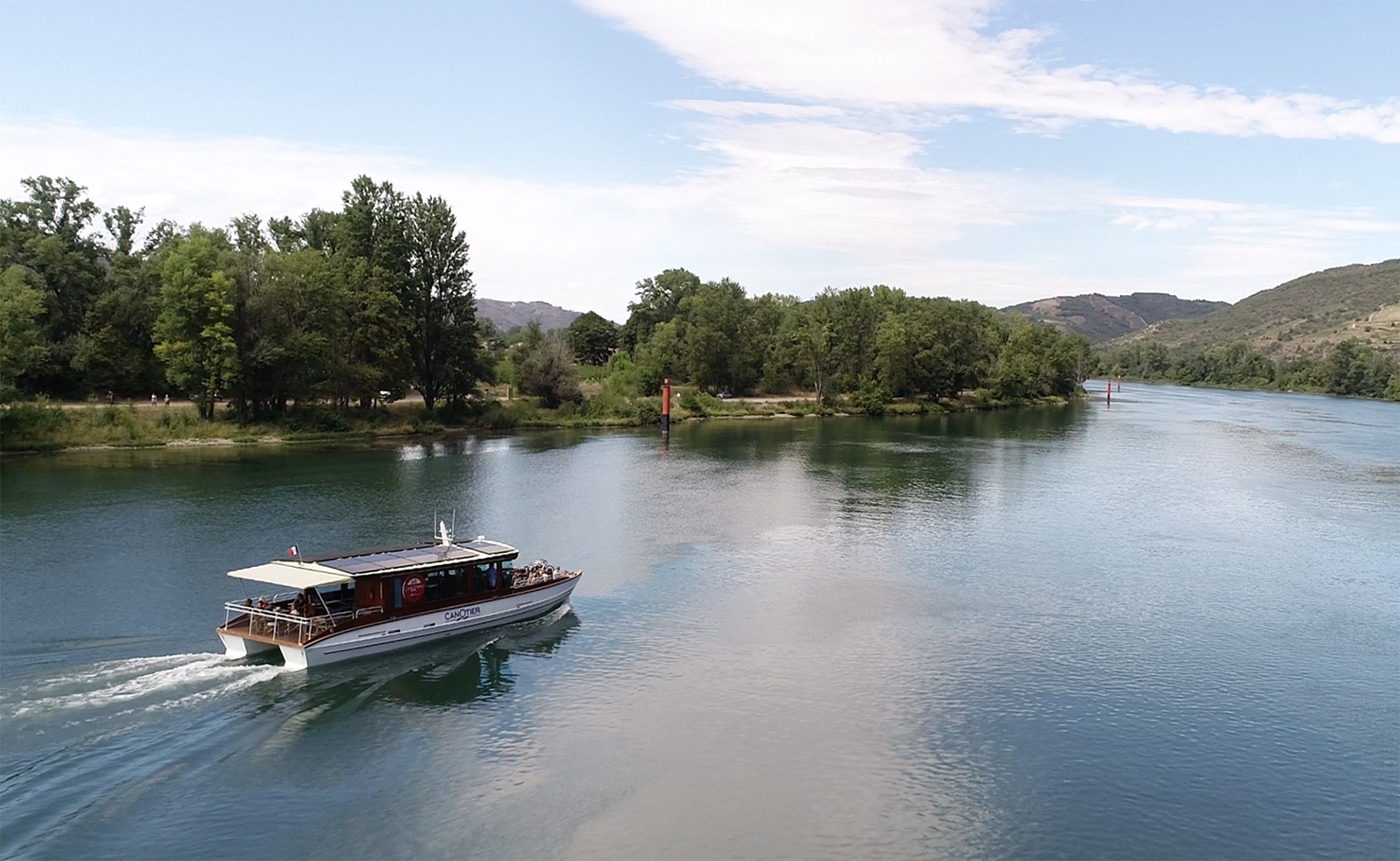 Walk on the Rhône with the Compagnie des Canotiers