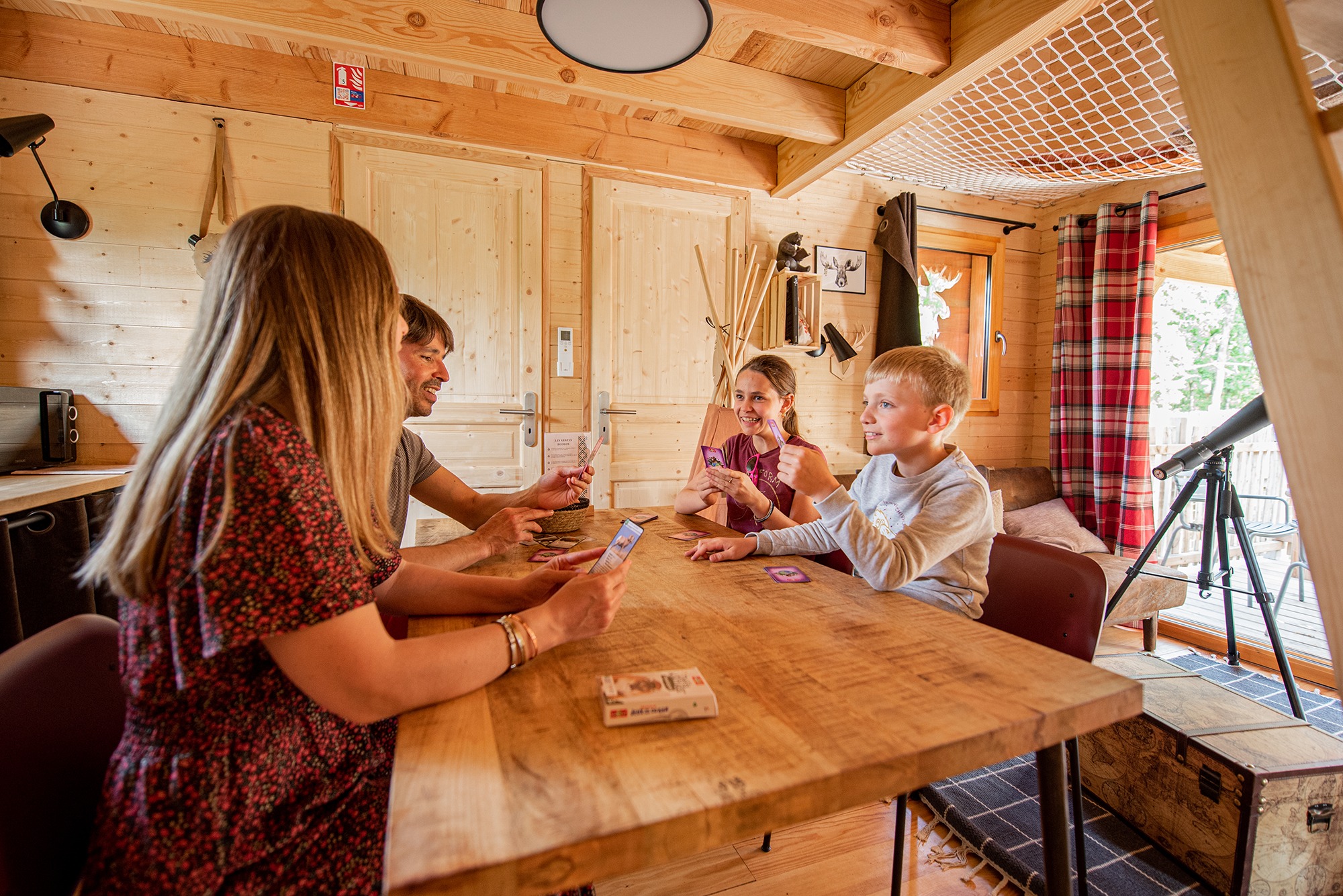 Cabane intérieur Safari Peaugres