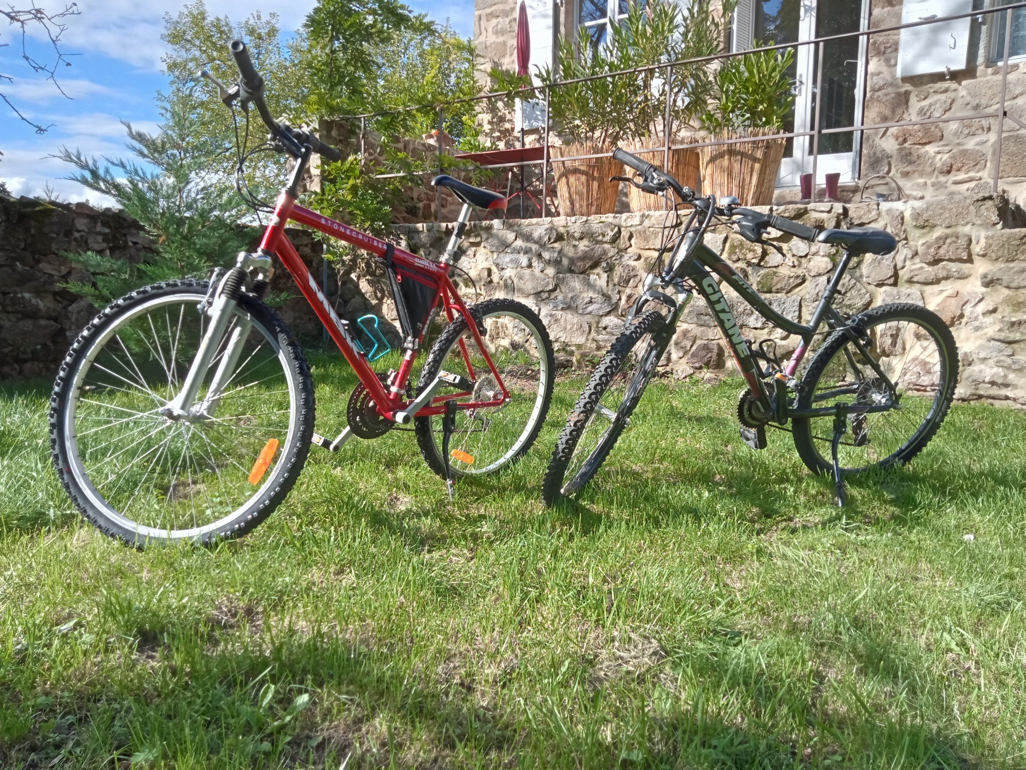 2 VTT à disposition gratuitement