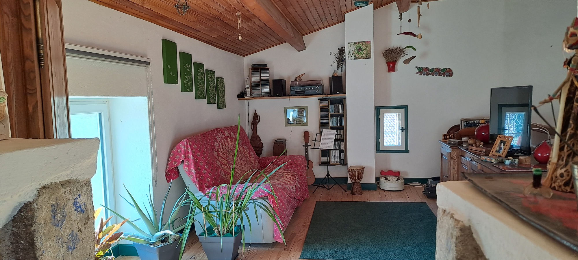 salon à l'étage avec la chambre