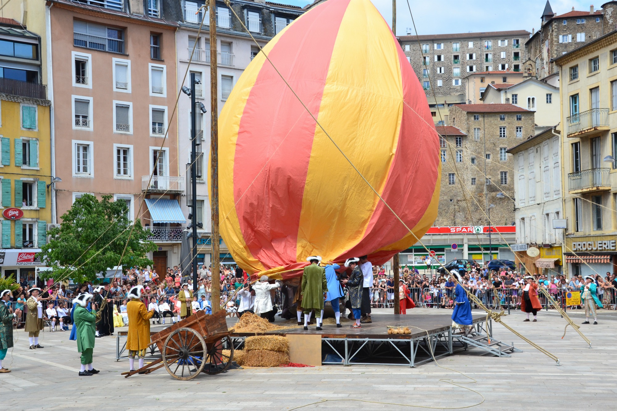 Reconstitution historique du Premier Envol de Montgolfière_Annonay