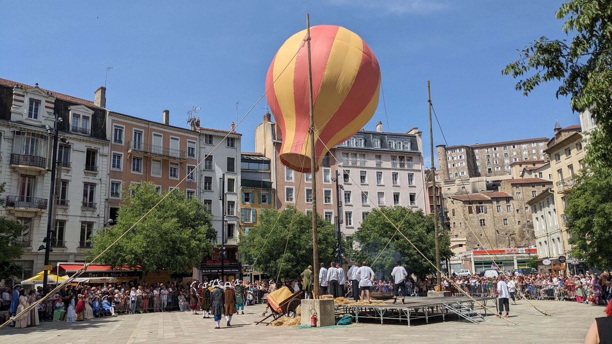 Reconstitution historique du Premier Envol de Montgolfière_Annonay