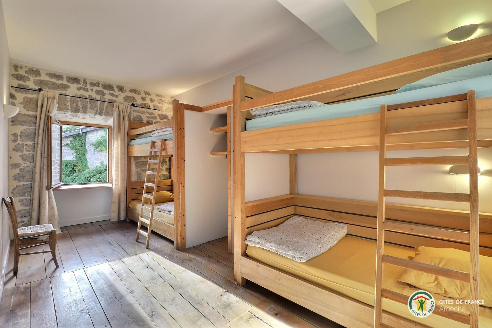 chambre 6b
(dortoir de 4 à 6 personnes)