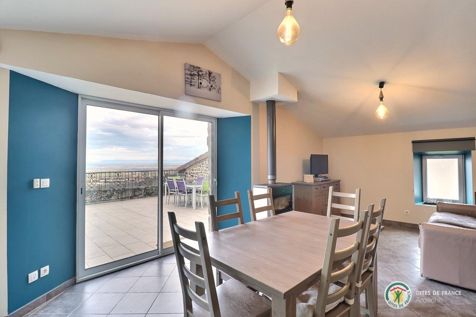 Pièce de vie ouverte sur la terrasse