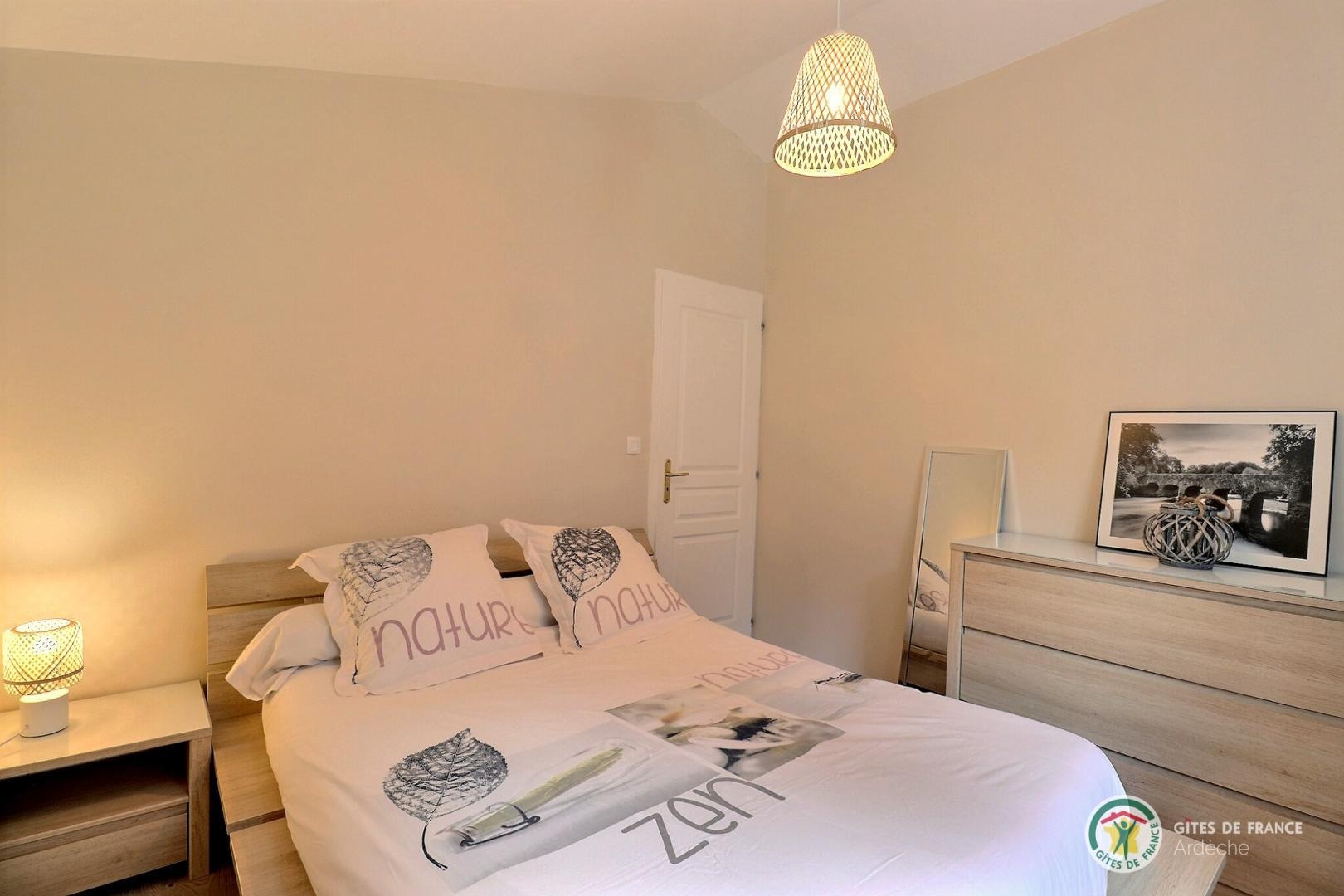 Chambre avec lit en 140