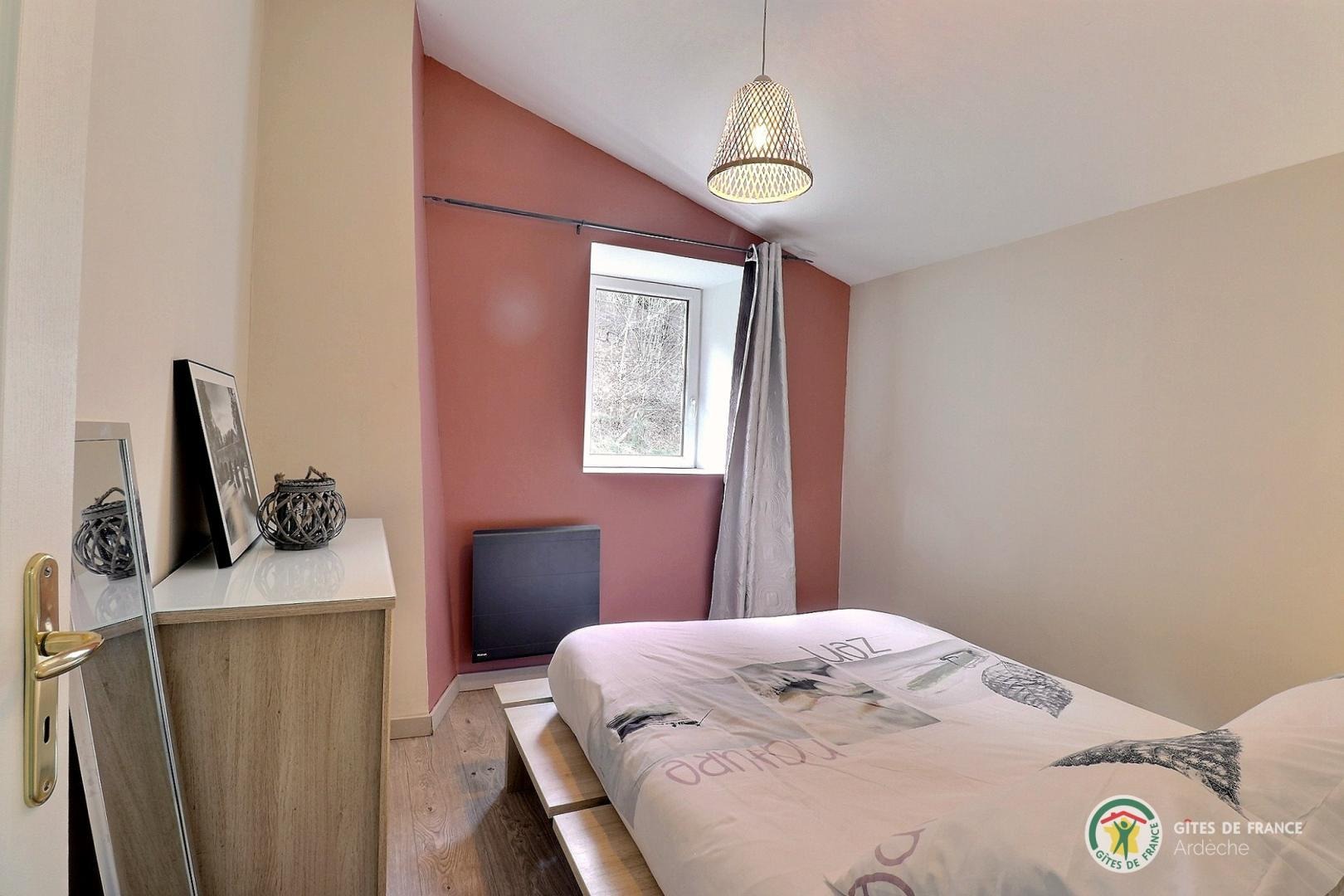 Chambre avec lit en 140