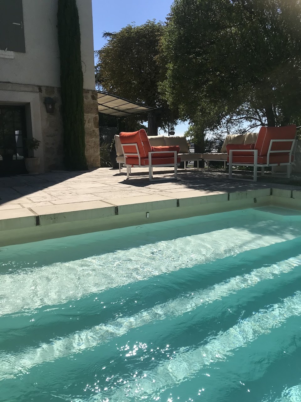 Piscine et terrasse partagées