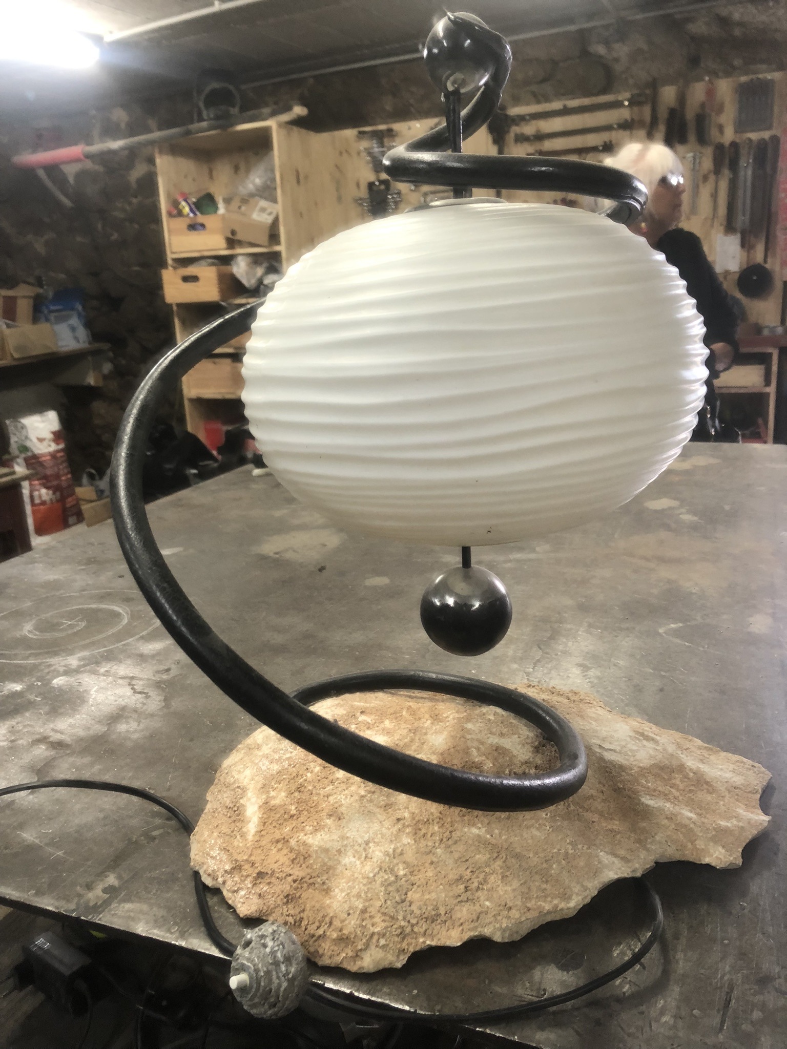 Une lampe, première création