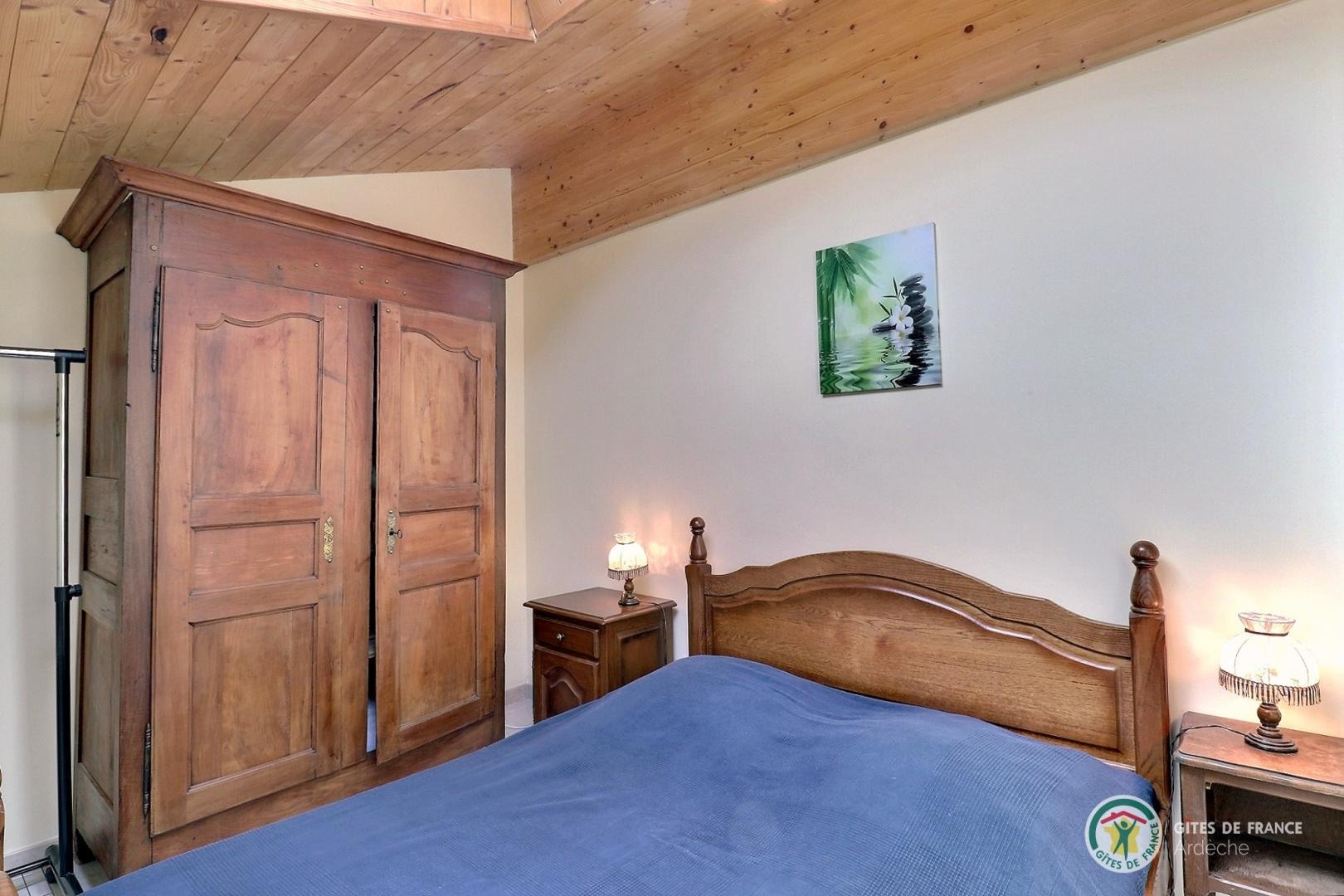 Chambre avec lit en 140