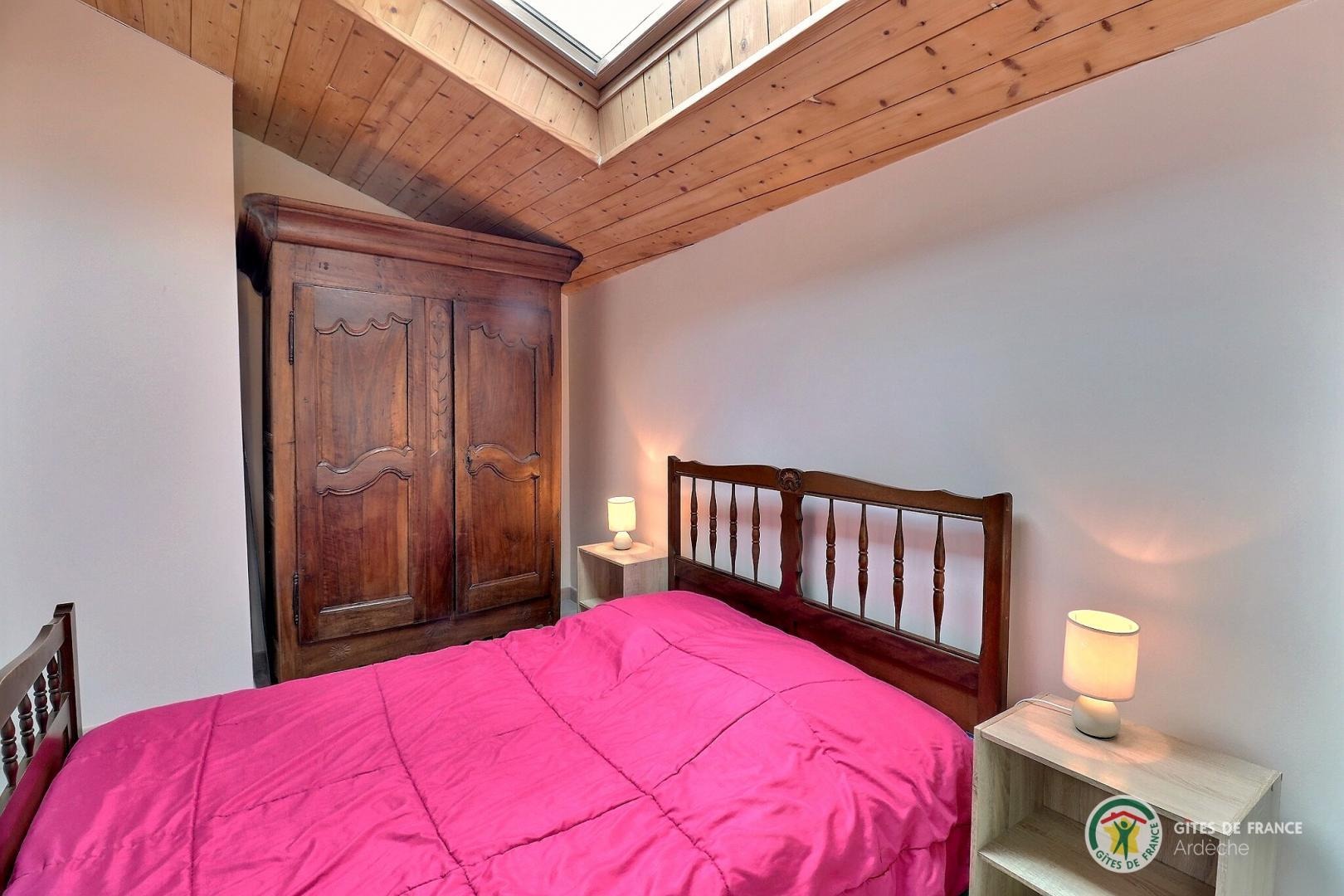 Chambre avec lit en 140