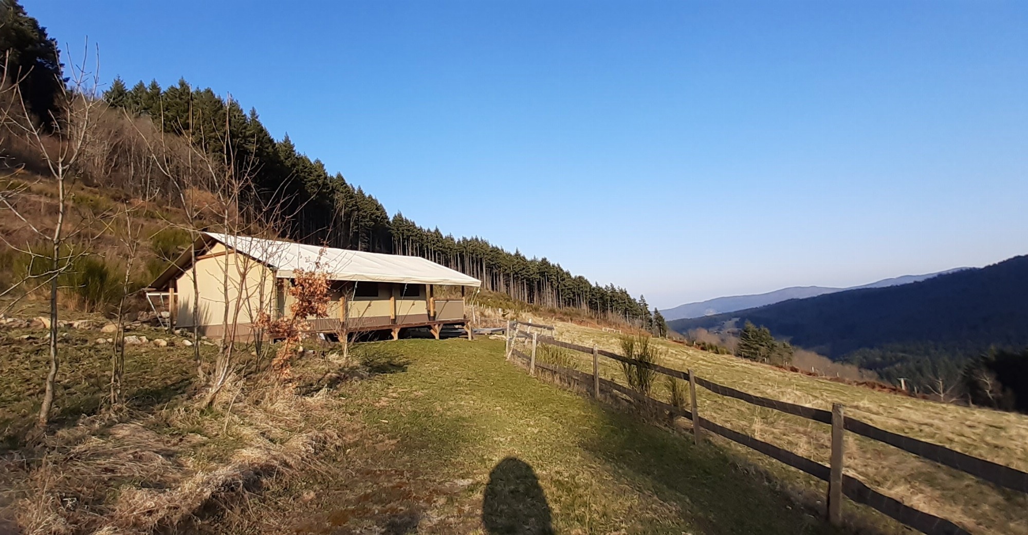 Le Lodge dans son environnement