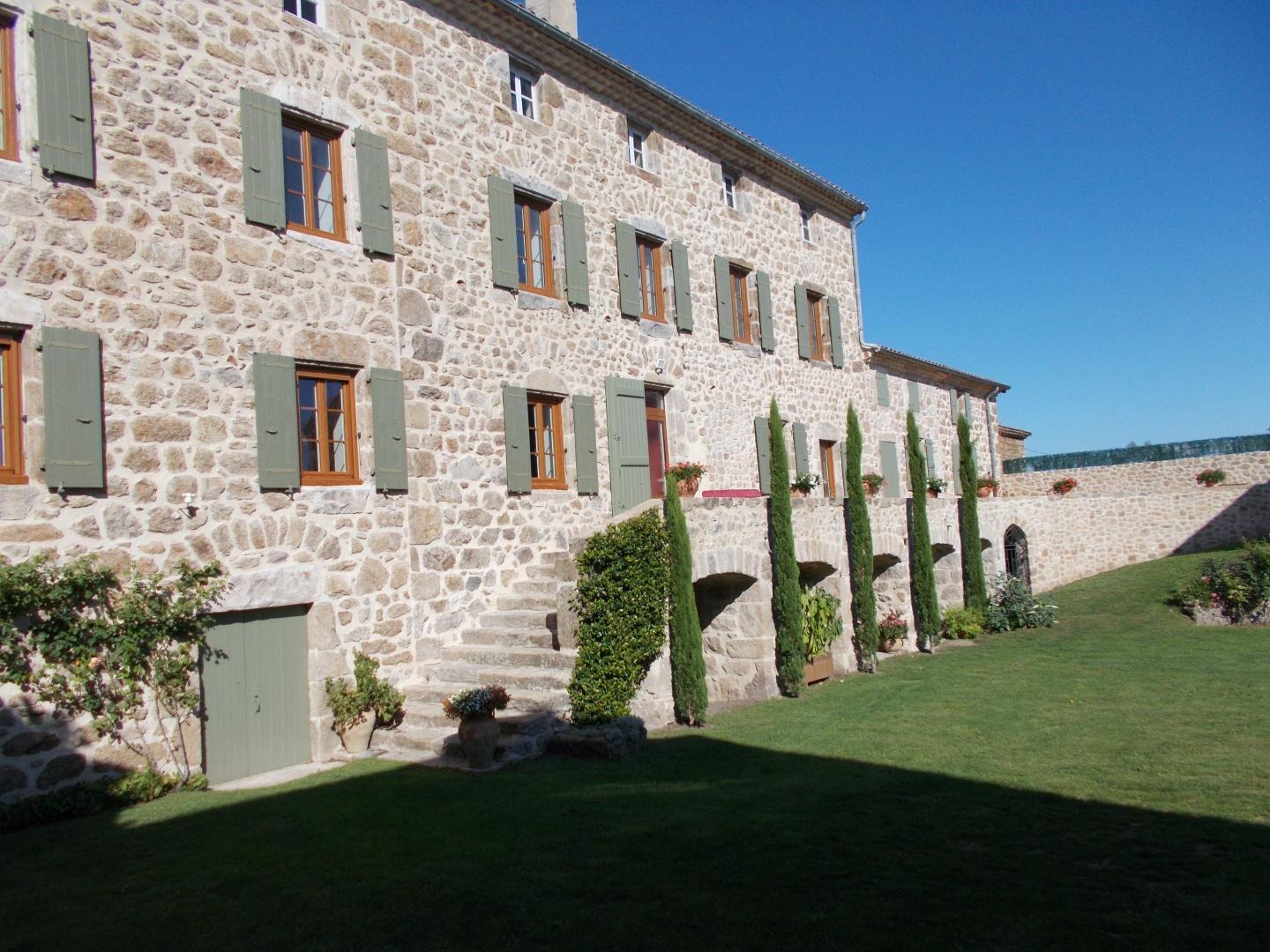 Vue extérieure du Domaine de Chamard