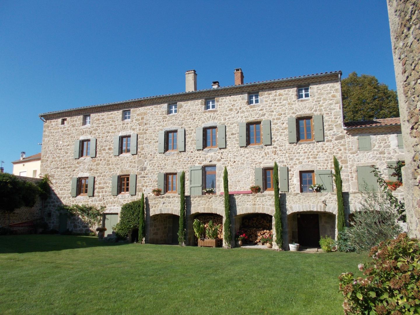 Vue extérieure du Domaine de Chamard