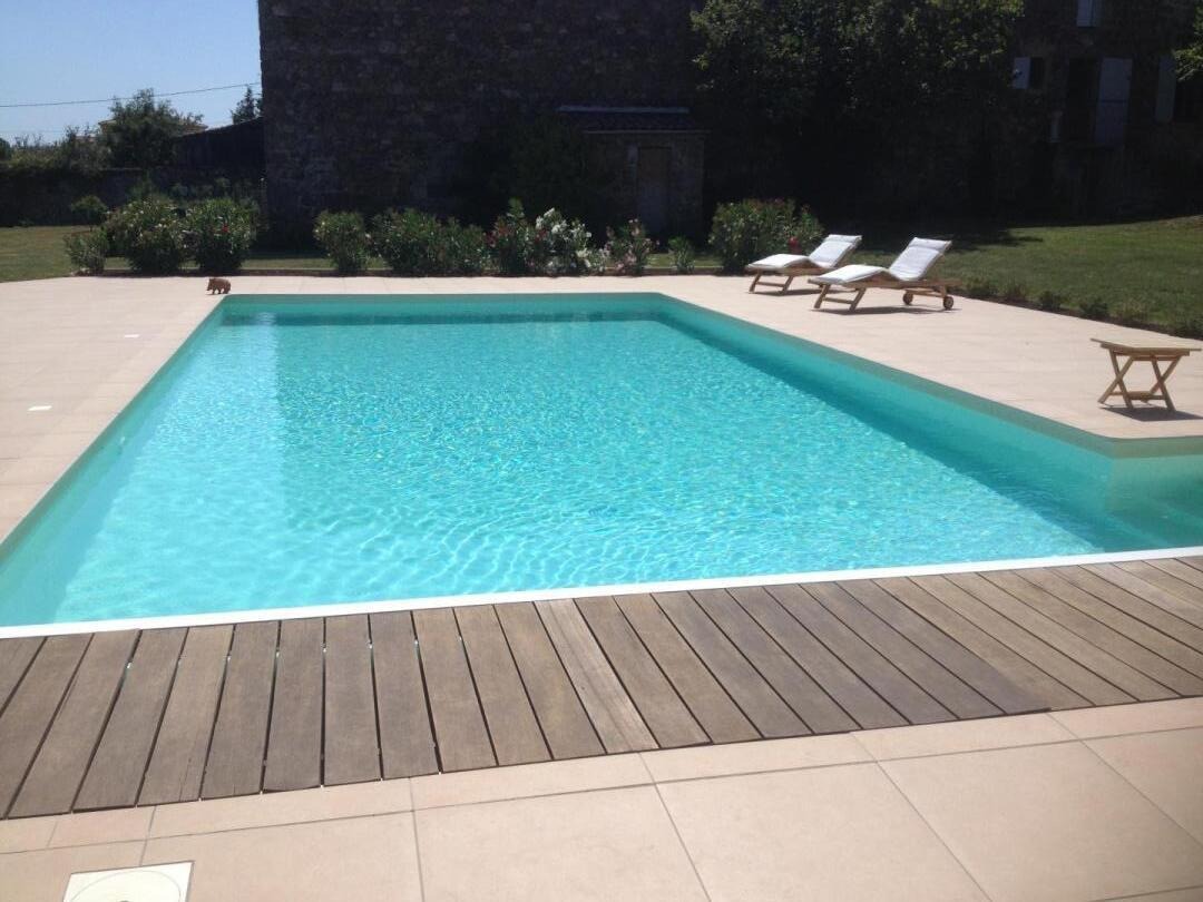 Piscine partagée du Domaine de Chamard