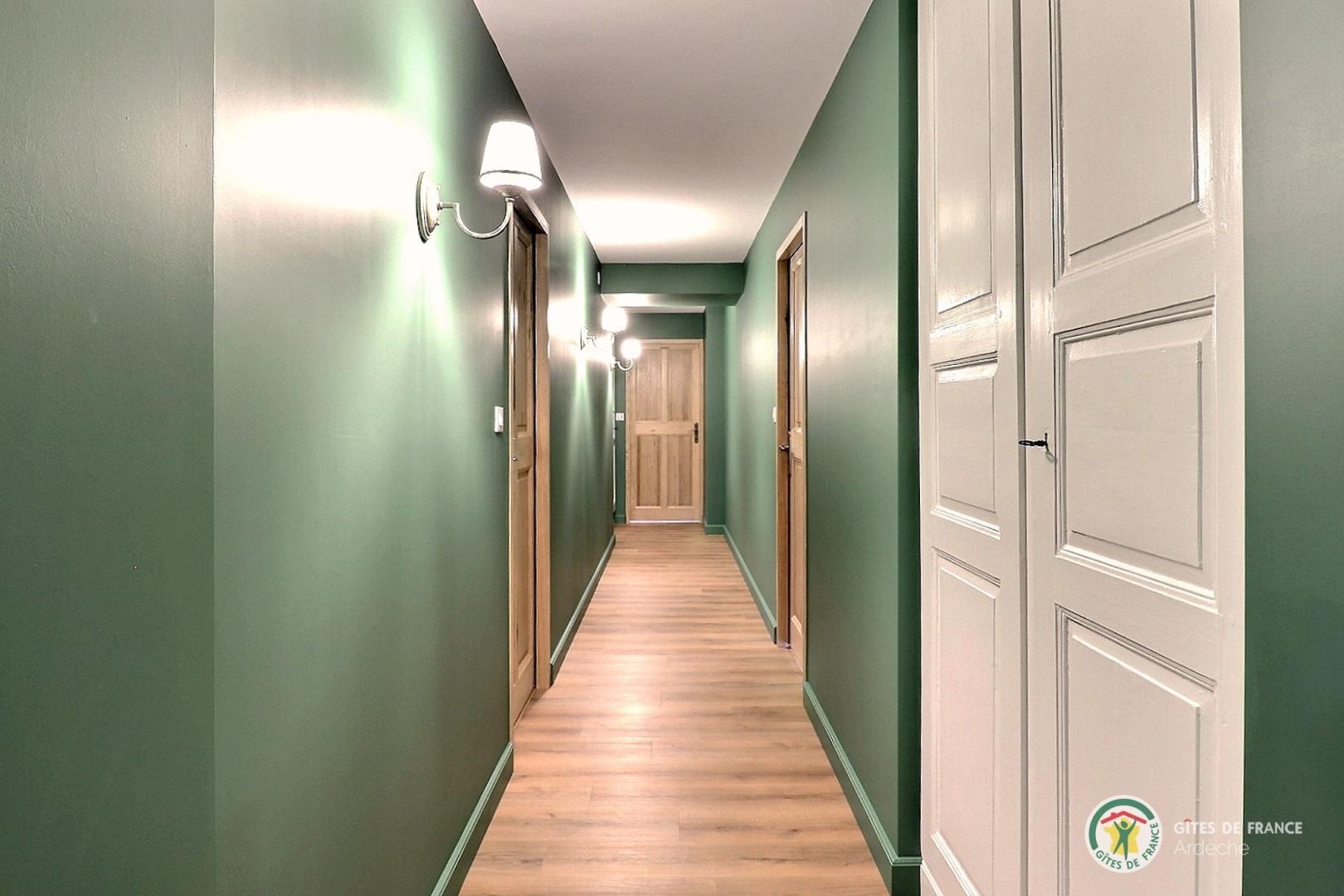 Couloir commun desservant les gîtes