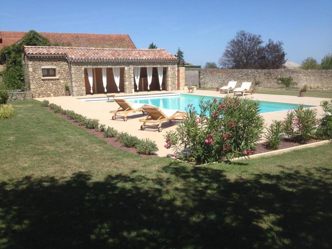 Piscine partagée du Domaine de Chamard