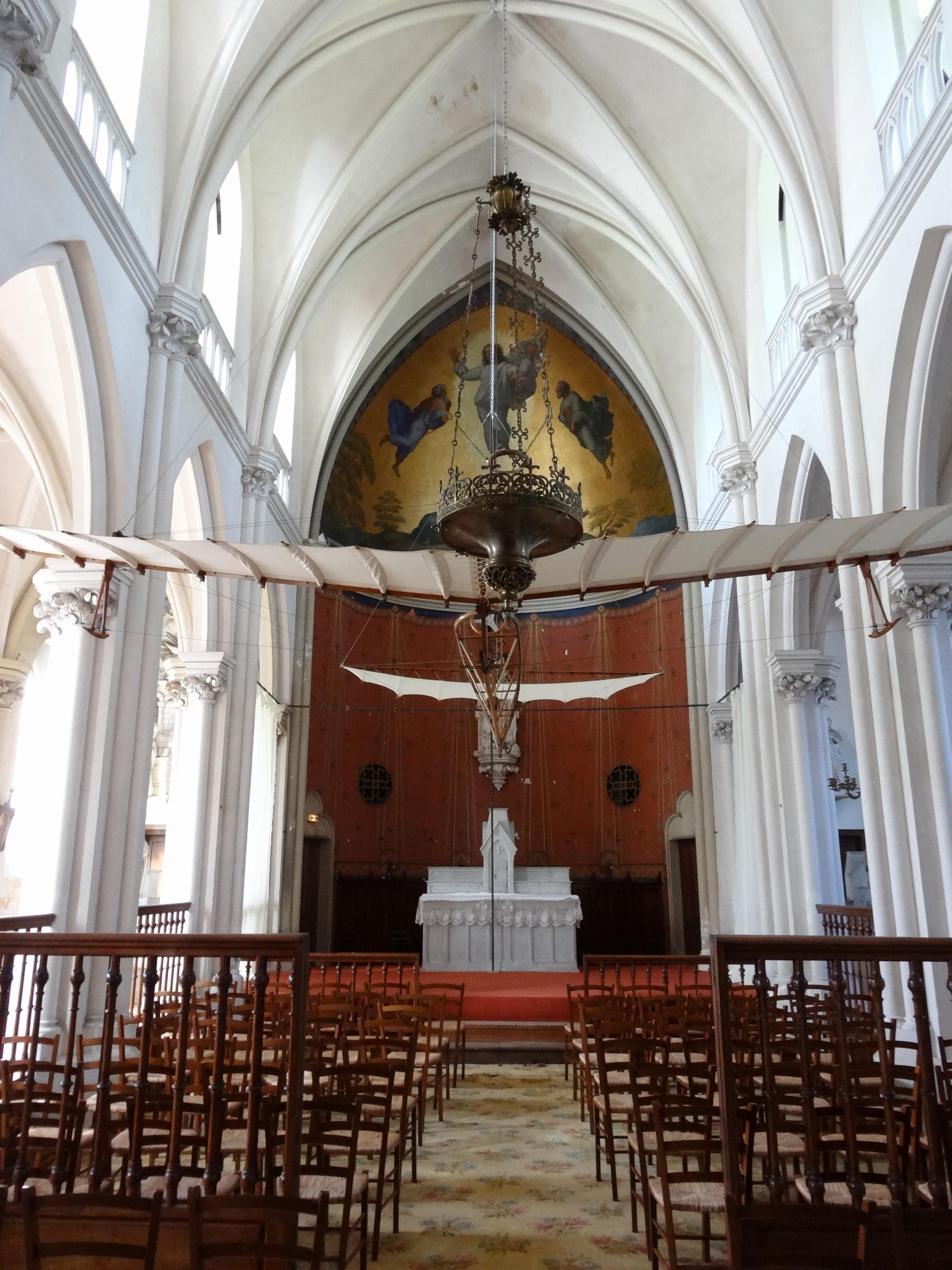Chapelle de Varagnes, la nef et le planeur
