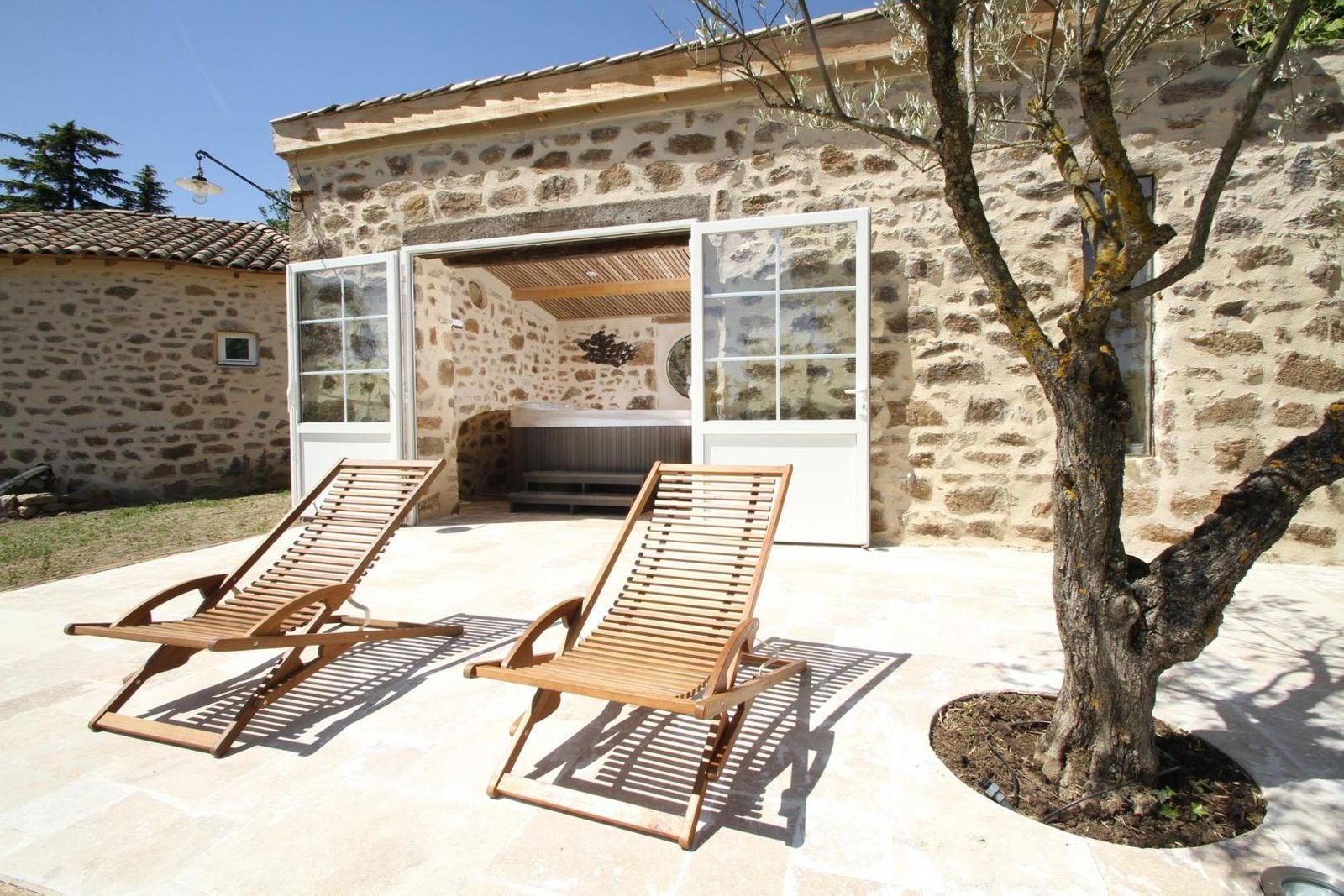 Espace détente jacuzzi et sauna