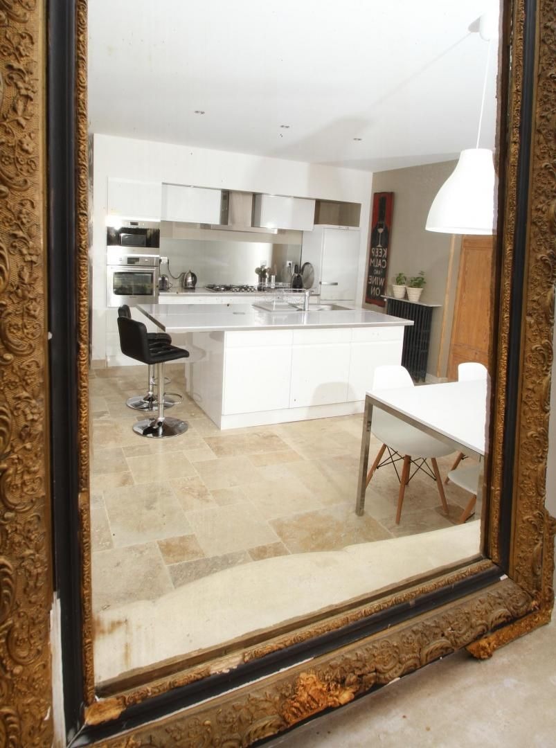 Cuisine équipée avec îlot central