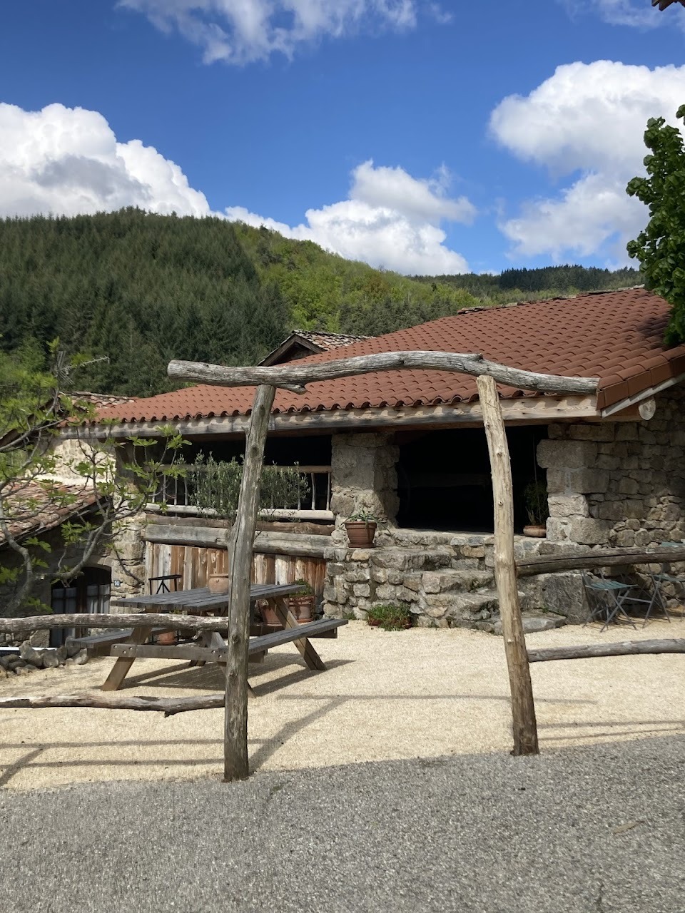 entrée jardin et terrasse couverte
