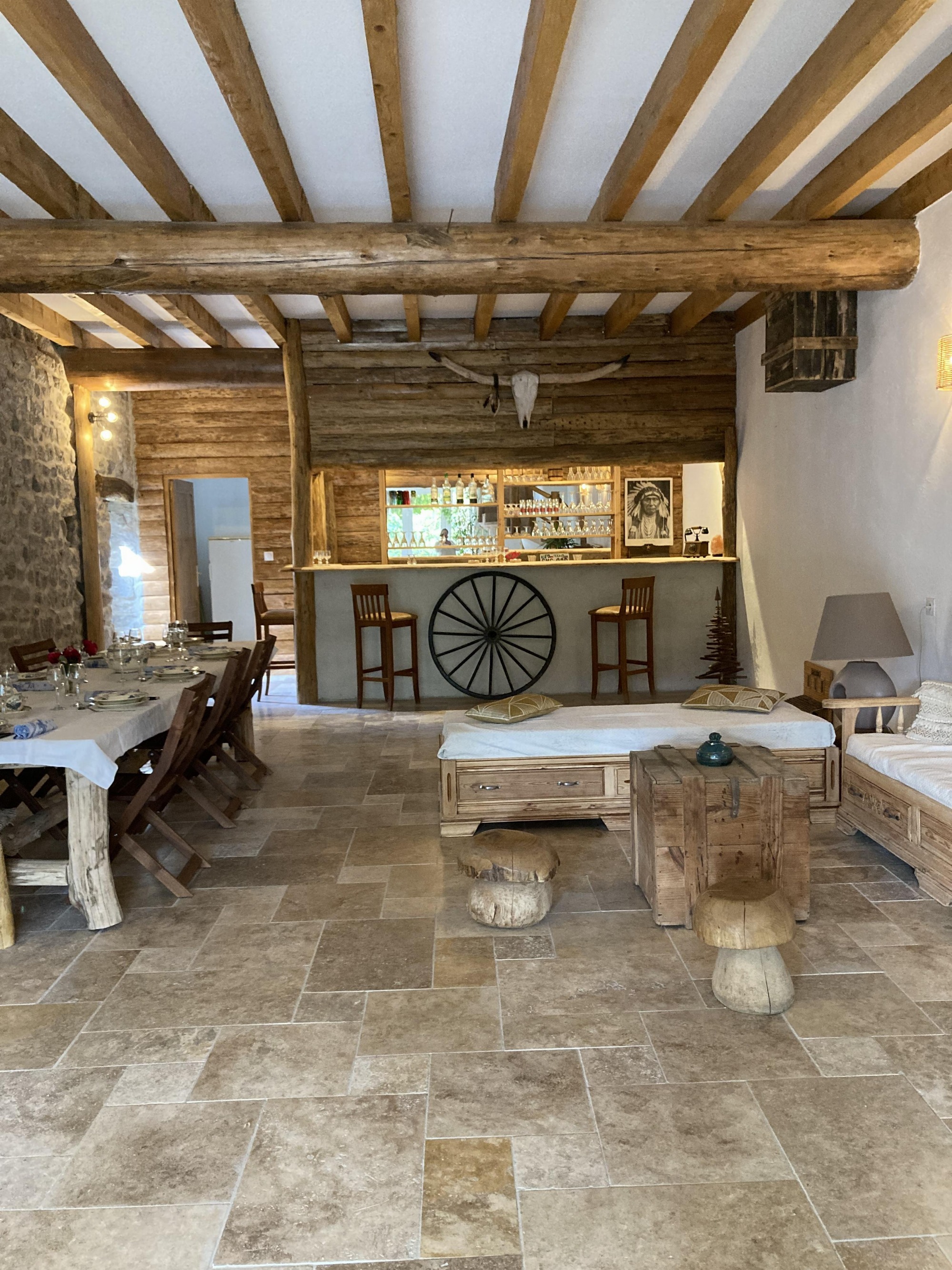 Pièce principal salon - bar