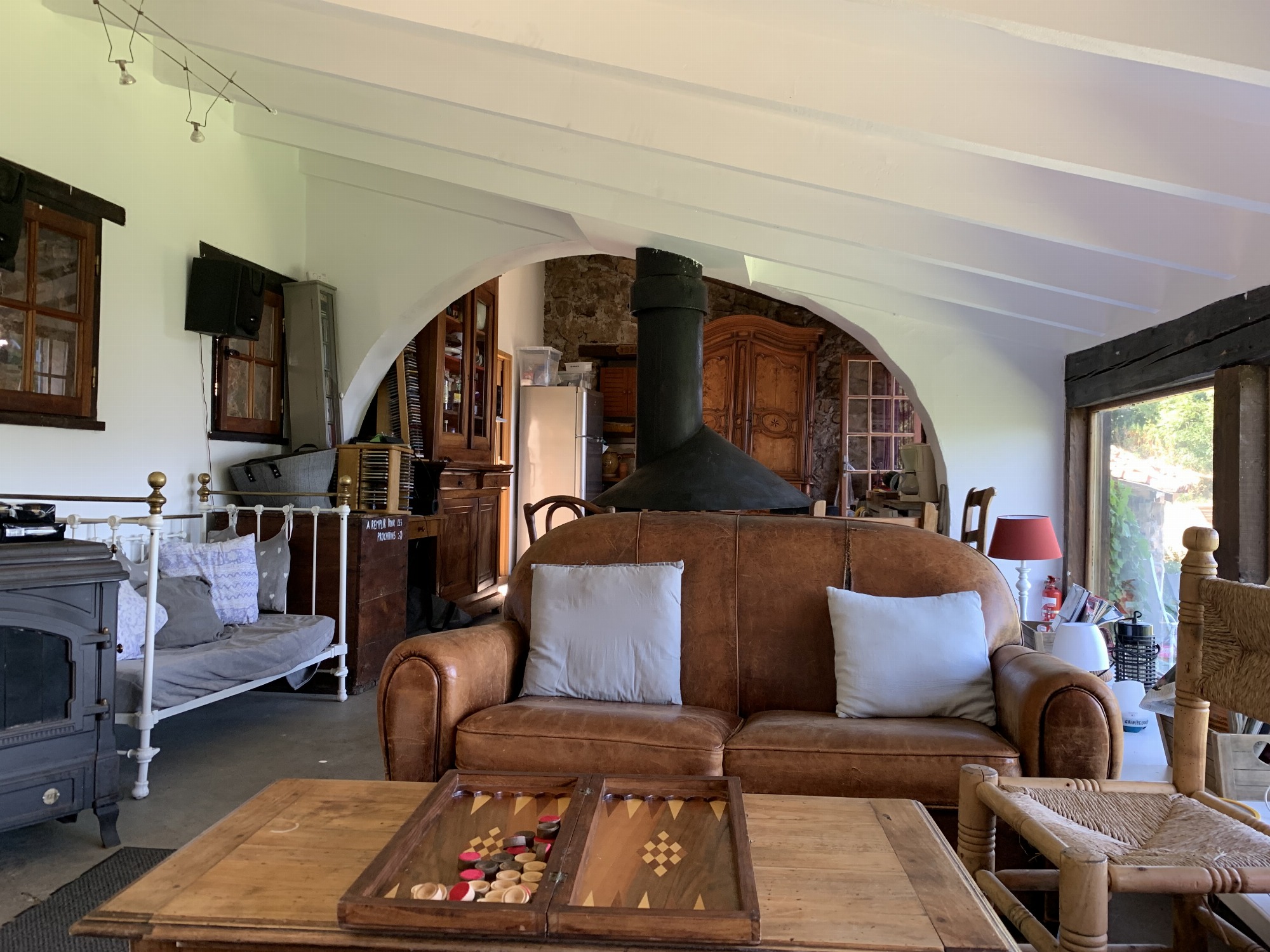 Salon / cheminée dans la bergerie