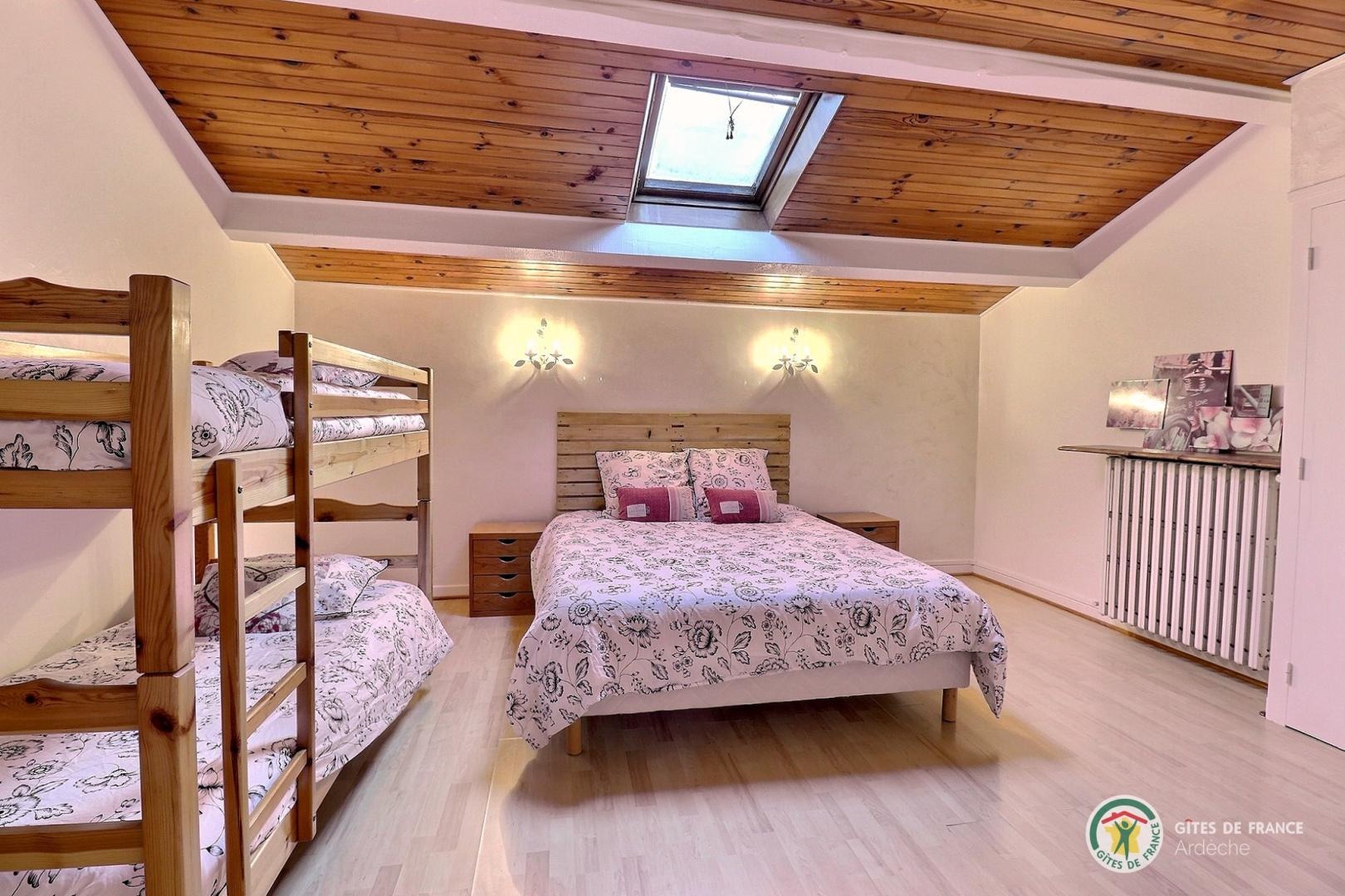 Suite parentale avec lit en 160 et lit superposé